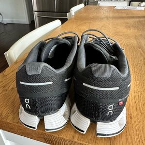 On Cloud womens tennis shoes size 6